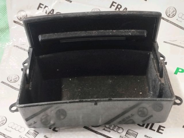 bontott AUDI A8 Első Hamutartó