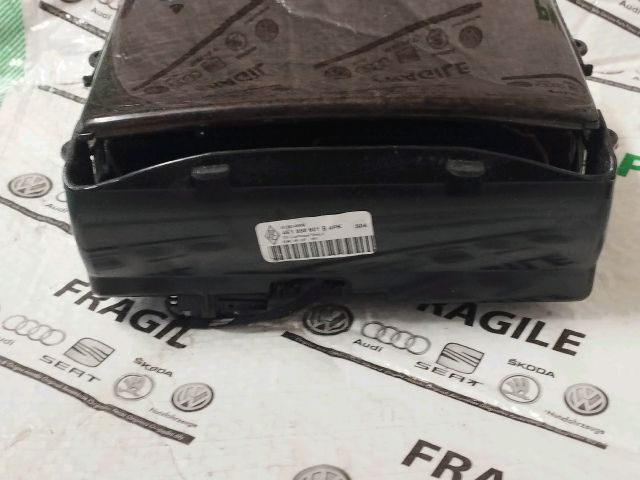 bontott AUDI A8 Első Hamutartó