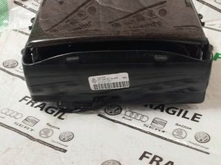 bontott AUDI A8 Első Hamutartó