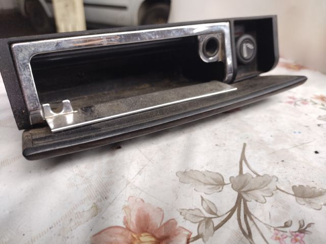 bontott AUDI A8 Első Hamutartó