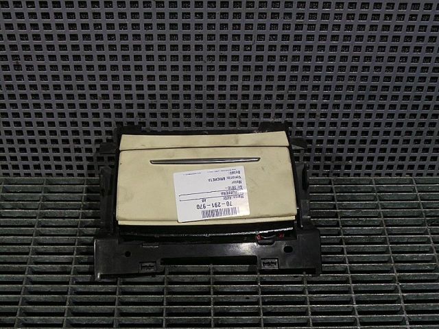 bontott AUDI A8 Első Hamutartó