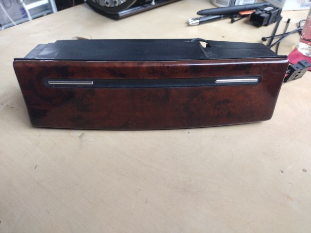 bontott AUDI A8 Első Hamutartó