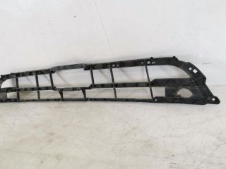 bontott AUDI A8 Első Lökhárító Alsó Középső Díszrács