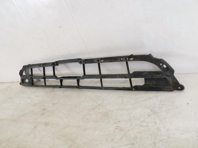 bontott AUDI A8 Első Lökhárító Alsó Középső Díszrács