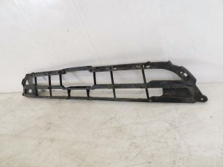 bontott AUDI A8 Első Lökhárító Alsó Középső Díszrács