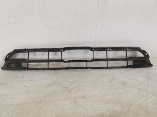 bontott AUDI A8 Első Lökhárító Alsó Középső Díszrács