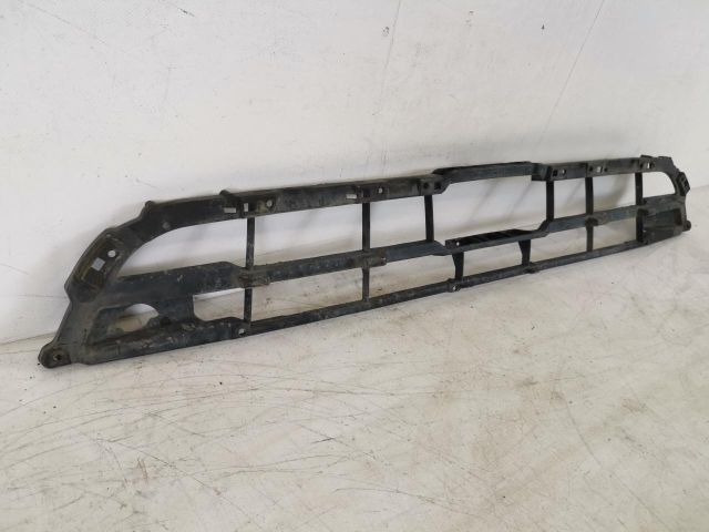 bontott AUDI A8 Első Lökhárító Alsó Középső Díszrács