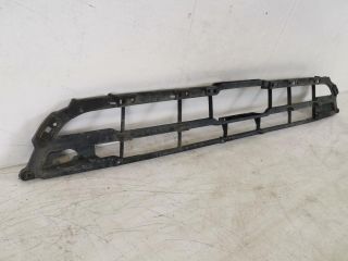 bontott AUDI A8 Első Lökhárító Alsó Középső Díszrács