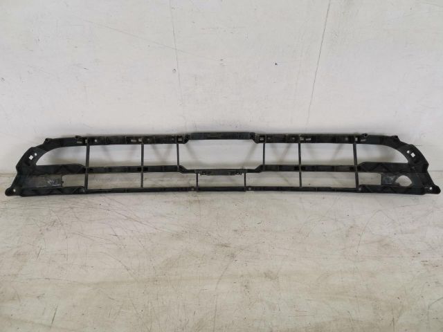 bontott AUDI A8 Első Lökhárító Alsó Középső Díszrács