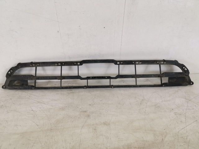 bontott AUDI A8 Első Lökhárító Alsó Középső Díszrács