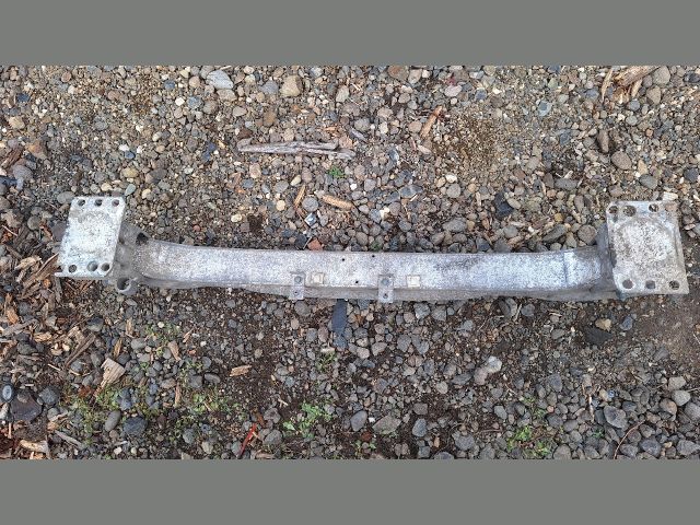 bontott AUDI A8 Első Lökhárító Merevítő (Fém)