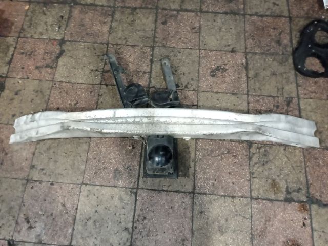 bontott AUDI A8 Első Lökhárító Merevítő (Fém)