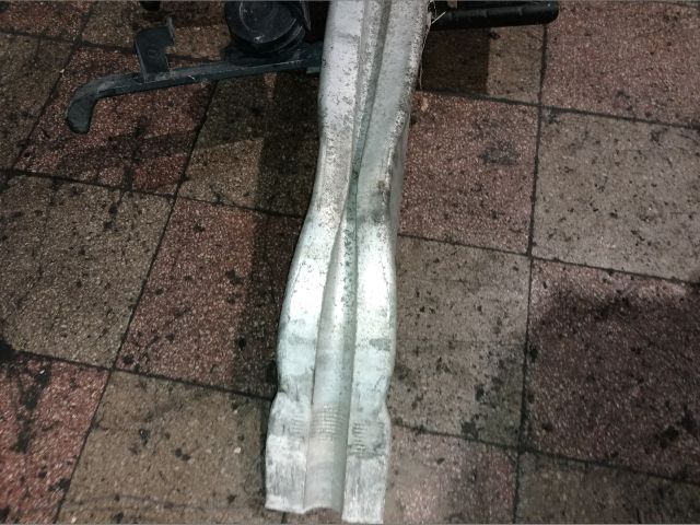 bontott AUDI A8 Első Lökhárító Merevítő (Fém)