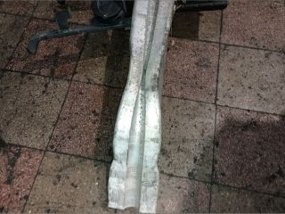 bontott AUDI A8 Első Lökhárító Merevítő (Fém)