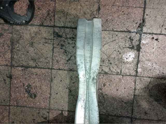 bontott AUDI A8 Első Lökhárító Merevítő (Fém)