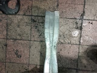 bontott AUDI A8 Első Lökhárító Merevítő (Fém)