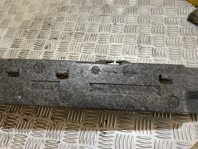 bontott AUDI A8 Első Lökhárító Ütközés Elnyelő Hab