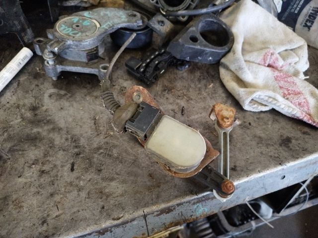 bontott AUDI A8 Első Xenon Szintszabályzó Jeladó