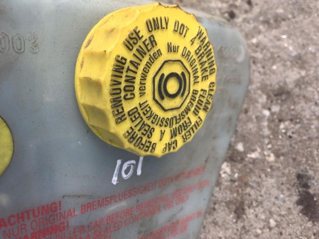 bontott AUDI A8 Fékfolyadék Tartály