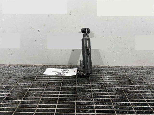 bontott AUDI A8 Fényszórómosó Szivattyú