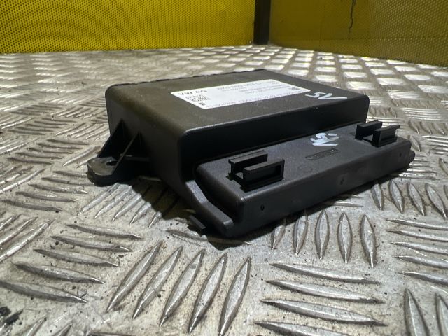 bontott AUDI A8 Feszültségszabályzó