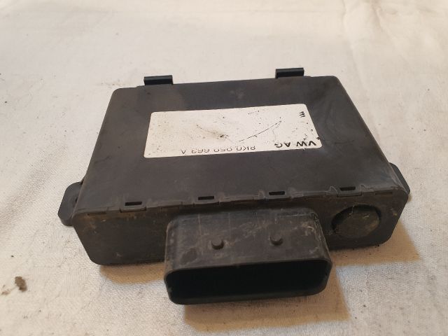 bontott AUDI A8 Feszültségszabályzó