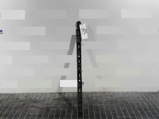 bontott AUDI A8 Hátsó középső Lökhárító Tartó (Műanyag)