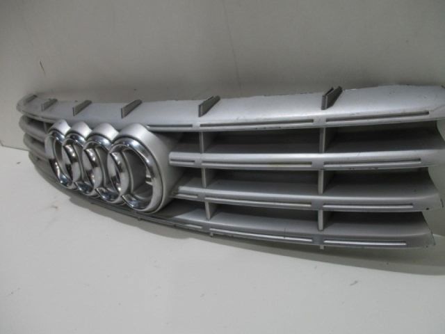 bontott AUDI A8 Hűtőrács