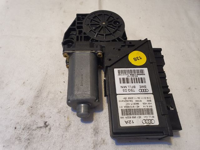 bontott AUDI A8 Jobb első Ablakemelő Motor