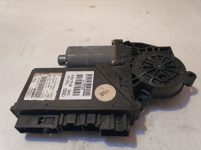 bontott AUDI A8 Jobb első Ablakemelő Motor