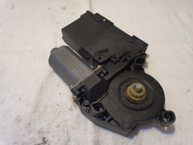 bontott AUDI A8 Jobb első Ablakemelő Motor