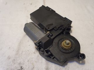bontott AUDI A8 Jobb első Ablakemelő Motor