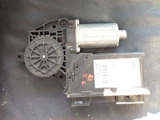 bontott AUDI A8 Jobb első Ablakemelő Motor