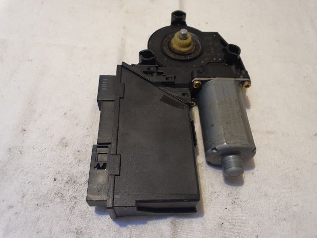 bontott AUDI A8 Jobb első Ablakemelő Motor