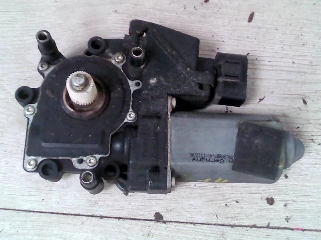 bontott AUDI A8 Jobb első Ablakemelő Motor