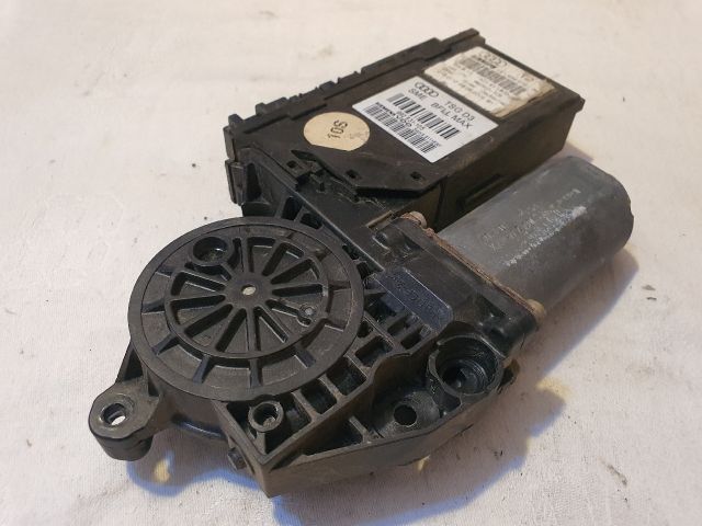 bontott AUDI A8 Jobb első Ablakemelő Motor