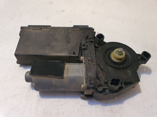 bontott AUDI A8 Jobb első Ablakemelő Motor