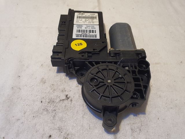 bontott AUDI A8 Jobb első Ablakemelő Motor