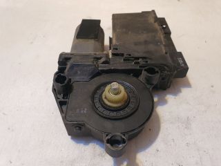 bontott AUDI A8 Jobb első Ablakemelő Motor