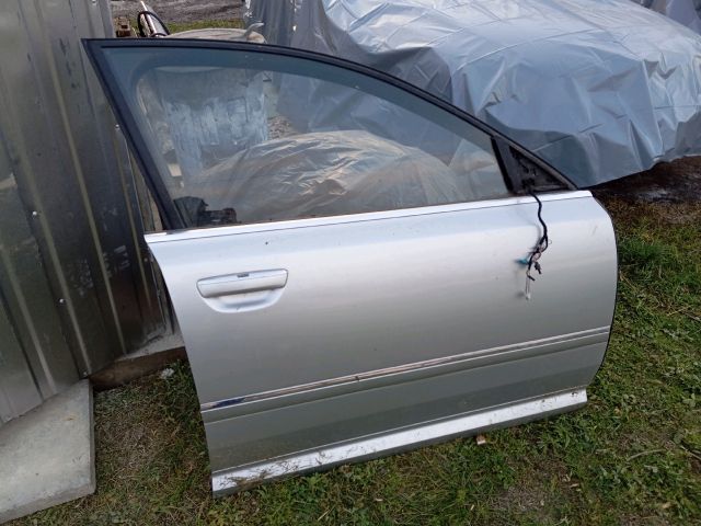 bontott AUDI A8 Jobb első Ajtó (Részeivel)