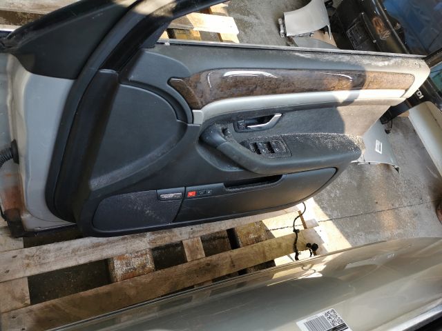 bontott AUDI A8 Jobb első Ajtó (Részeivel)