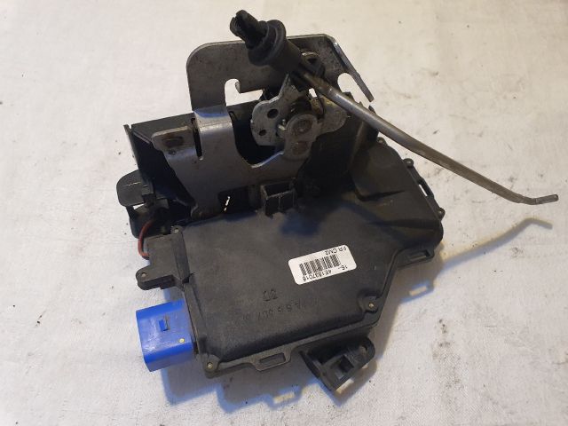 bontott AUDI A8 Jobb első Ajtózár