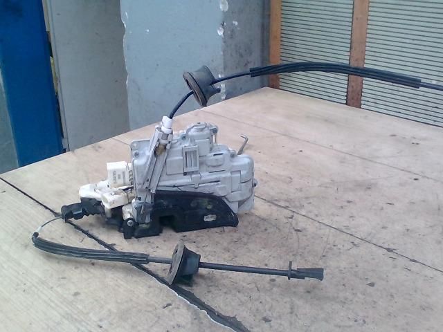 bontott AUDI A8 Jobb első Ajtózár