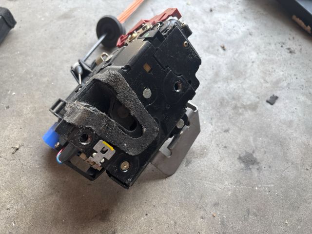 bontott AUDI A8 Jobb első Ajtózár