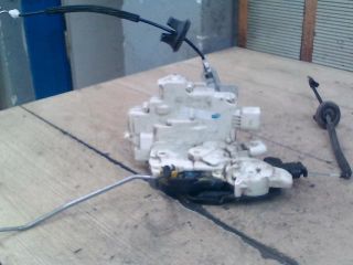 bontott AUDI A8 Jobb első Ajtózár