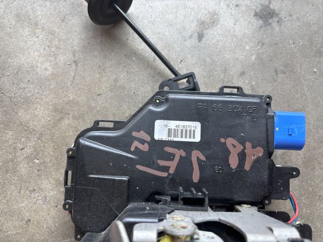 bontott AUDI A8 Jobb első Ajtózár