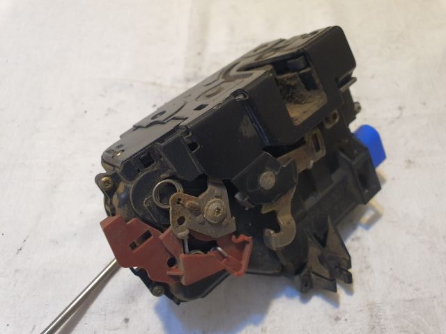 bontott AUDI A8 Jobb első Ajtózár