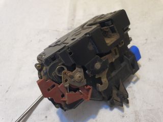 bontott AUDI A8 Jobb első Ajtózár