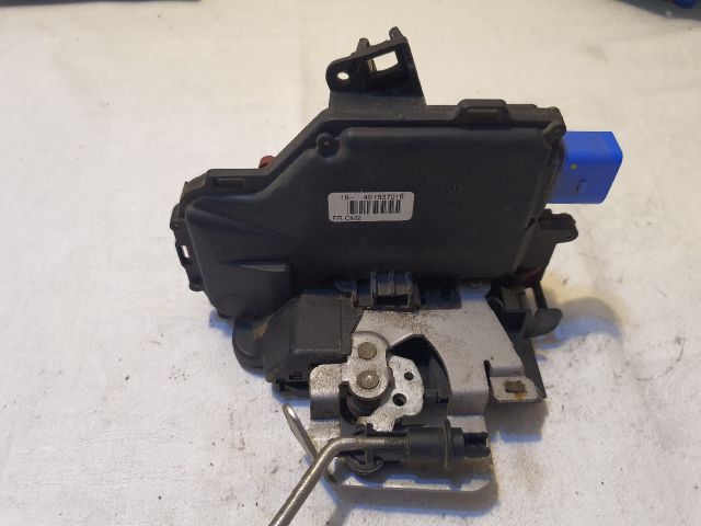 bontott AUDI A8 Jobb első Ajtózár