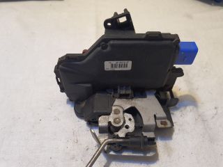 bontott AUDI A8 Jobb első Ajtózár